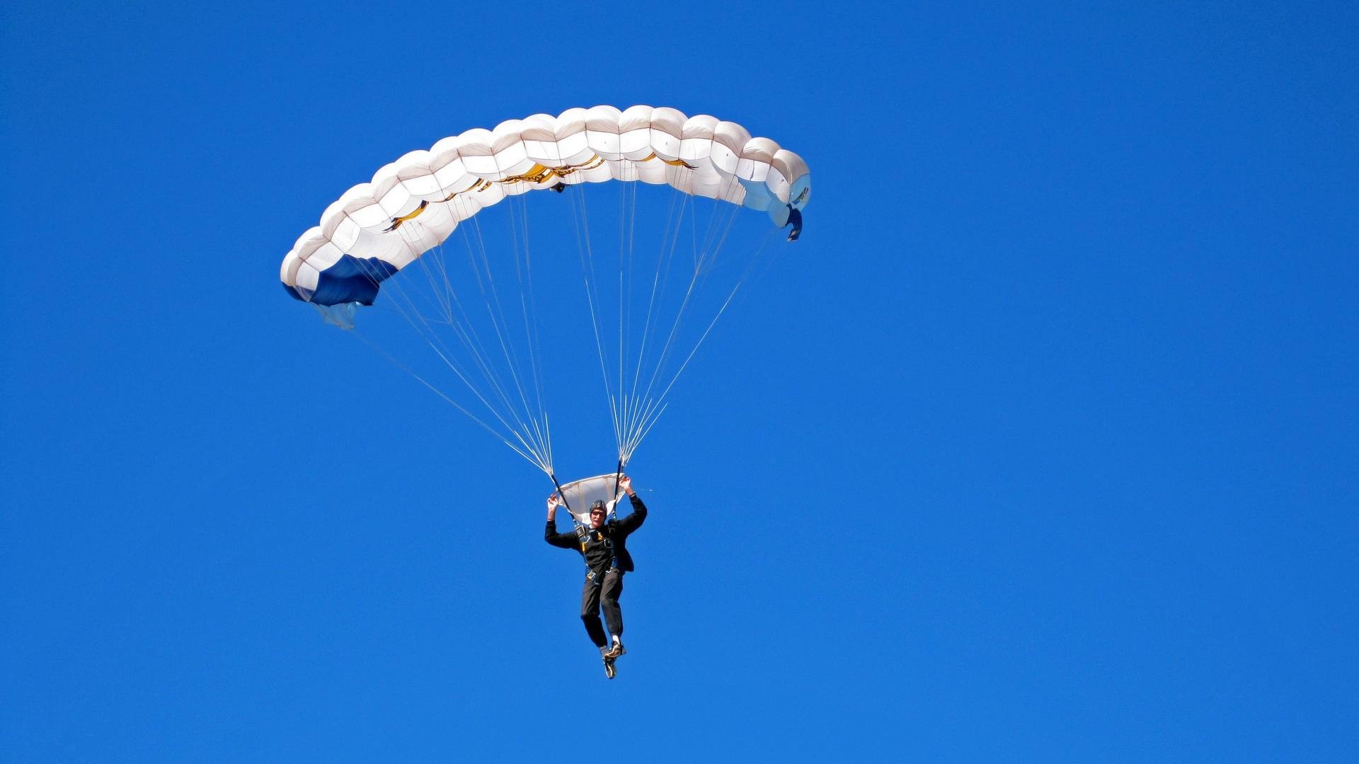九游体育网站-_探秘极地冰川冰泳：挑战人类极限_，极地冰川是淡水吗